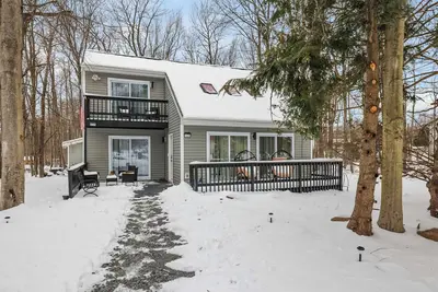 Image de Timberline Social House | Game Room | Fire Pit