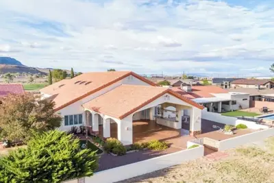 Luxurious 3500 sq. Home on the Golf Course