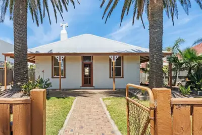 Image de Rye Palms Beachside opposite the beach, Rye pier and boat ramps