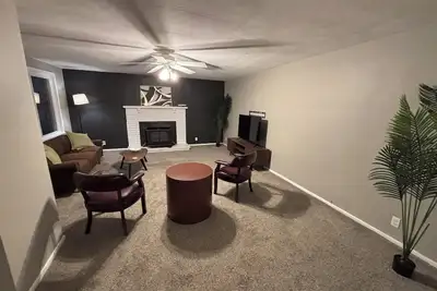 Image de Spacious 5br Entire Home w/ Private Studio - Sleeps 10