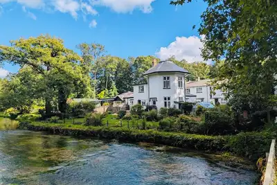 Image de River Itchen Escape - Cosy Cottage on the Water