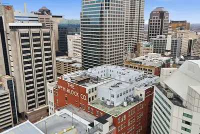 Image de Luxury Downtown Cityview Suite Skywalk Access + Free Garage Parking