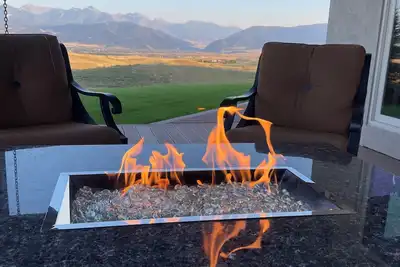 Image de \nBeautiful home - spectacular views -minutes to Livingston - monthly 31 day min