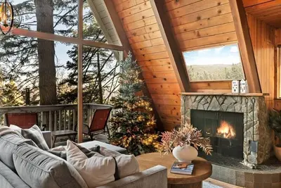 Image de Whispering Pines • Lake & Mountain A-Frame Cabin