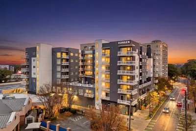 Image de One-Bedroom Apartment w/ Balcony: Superior Mid/Downtown Retreat: Balcony, Views, Gym