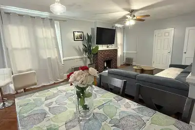 Image de Family- Friendly 3 Bedroom Apartment, Great Location.