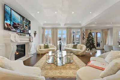 Image de King City Villa • 4 Bedroom Retreat with Spacious Backyard