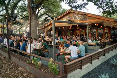 Image de South Lamar Weekend GetawayWalk to Cafes + Dining