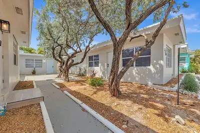 Beachside 1br Apt – Steps to Hollywood and Dania