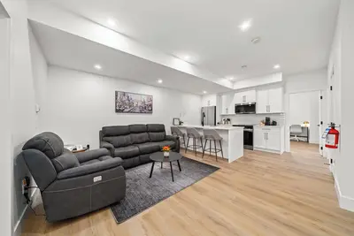 Image de Modern 2br Suite | Walk to Ctrain | Near Downtown