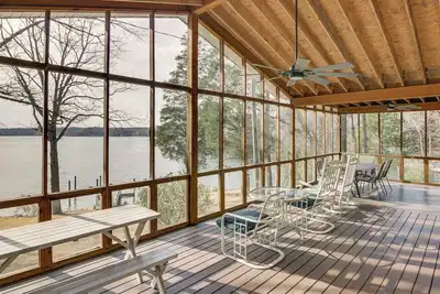 Image de ‘Mom’s Cabin’ on Lake Wylie w/ Private Dock!