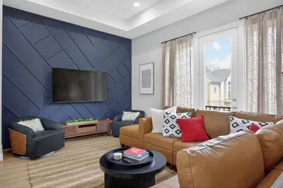 Image de Urban EaDo Retreat  3br Townhome w/ Deck