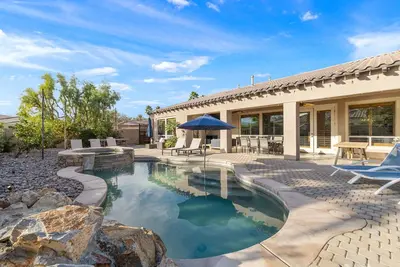Image de Desert Escape: Pool & Spa, Ping Pong Table, Putting Green, Pool Table, Fire pit and amazing Mountain Views.