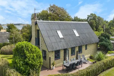 \"Ina\" - 210m from the sea by Interhome