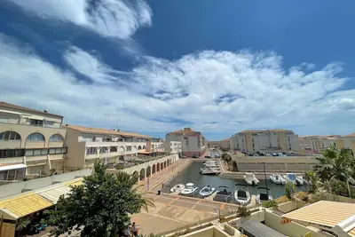 Image de T2 climatisé avec loggia à 500 m de la plage