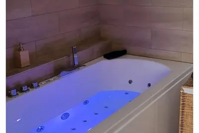 Image de \"Les 3 Bulles\" appartement cuisine équipée-balnéo, à 3 minutes du Golf