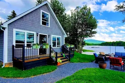 Image de Cozy cottage Right On The Water.