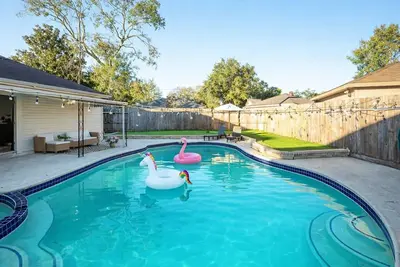 Image de Luxury 5br - Sleeps 14 - King Suites - Swimming Pool - Minigolf - 5min Chinatown