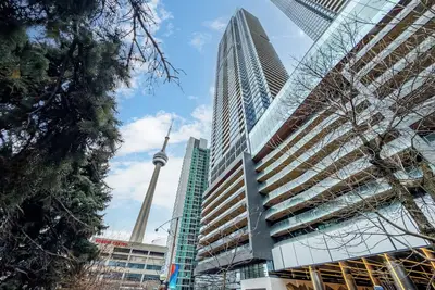 Image de Luxury Condo with Iconic Downtown Toronto Views