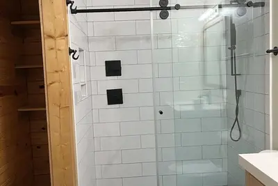 Image de 3-bedroom house in peaceful Norcross with cool Ac