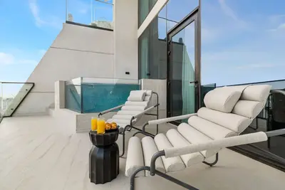 Image de Stylish 1br with Private Pool Near Circle Mall