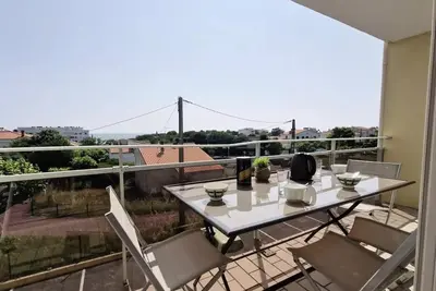 Image de Royan - Appartement Vue Mer - à Seulement 300m Plage et Commerces