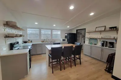 Image de Spacious 4-bedroom Home Retreat in Macks Creek. Find Peace and Serenity Here