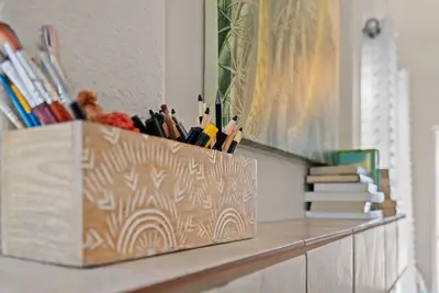 Image de Cozy Art Retreat: Gourmet Kitchen + Workspace