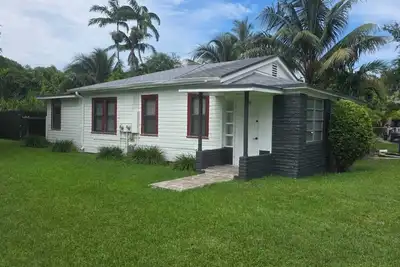 Image de Nice 4-bedroom house in marvelous Biscayne Gardens. Minutes from Stadium