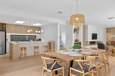 Image de Lux Island Retreat w/ Firepits – 3mins to Beach