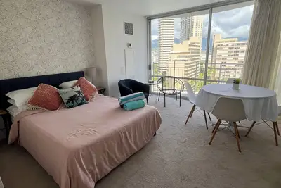 Image de Waikiki Retreat ~ Steps to the Beach ~ Sleeps 4 ~ Free Parking ~ Full Amenities