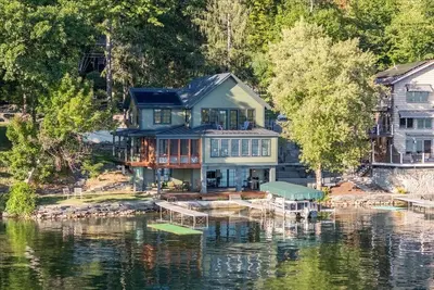 Image de New Lake Bomoseen Waterfront Retreat • Stunning Views • 4‑Season Fun