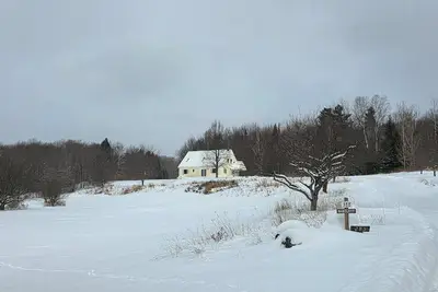 Image de Buttercup Getaway. . a 4-bedroom house on 9 acres in East Burke. . ski bike & relax