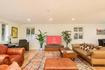 Image de Modern 3br House with Bbq Yard near Richmond Beach