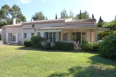 Image de Vaste villa au calme avec piscine et grand jardin
