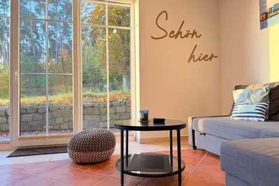 Image de Natural oasis surrounded by forest and water