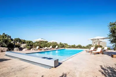 Image de Appartement dans une maison de vacances avec climatisation, Wifi, piscine, Tv, patio, animaux admis