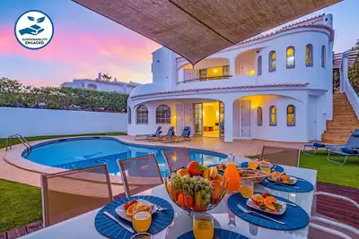 Image de Sophisticated villa with Bbq and heatable pool