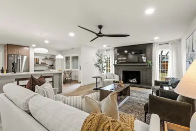 Image de Waterview Residence / 4 Bd + 2 Kings + Fire Pit