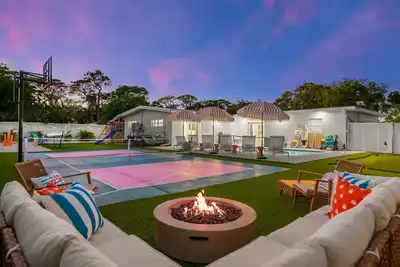 Image de Sports Court • Playground • Putt Putt • Spa • Pool