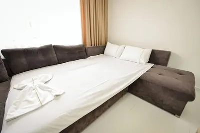 Image de 2 Bedrooms Apartment - 2 King Size Beds -Huge Terrace - Next to Cismigiu Park