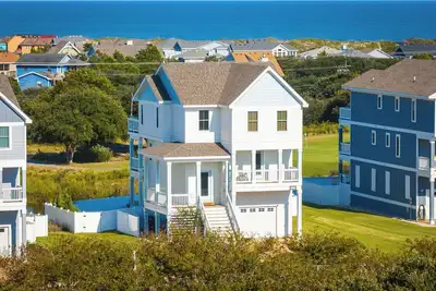 Image de Ocean-view 4-bedroom, 3. 5 bath Corrolla home w/pool+hot tub - sleeps 11