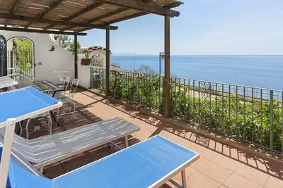 Image de Spacious 5-bedroom in Positano center, 2 floor, 2 terraces overlooking the sea