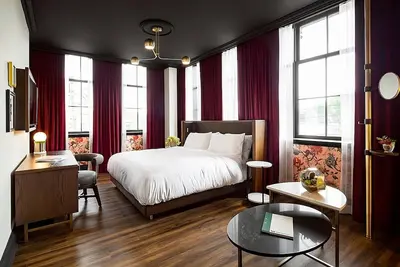 Image de 4 Corner King Getaway with Coffeehouse Breakfast & City Views