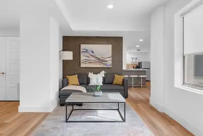 Image de Downtown Tulsa 2br Escape with Gym, Rooftop Lounge & Pet-Friendly Stay