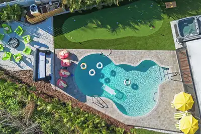 Image de Backyard Paradise • Sleeps 14 • Arcade Games • Spa