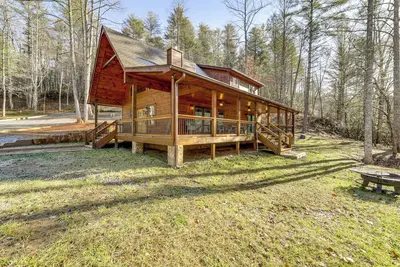 Image de Riverfront Cabin w/ Mtn Views in Robbinsville