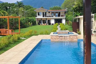 Image de Spacious 4-bedroom house in marvelous Lake Coatepeque, Santa Ana with Ac
