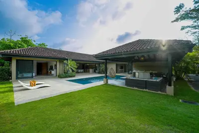 Image de Premium Location Gated Beach Community Villa