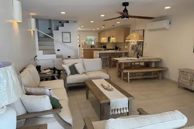 Image de Luxury waterfront villa jolly harbour Antigua